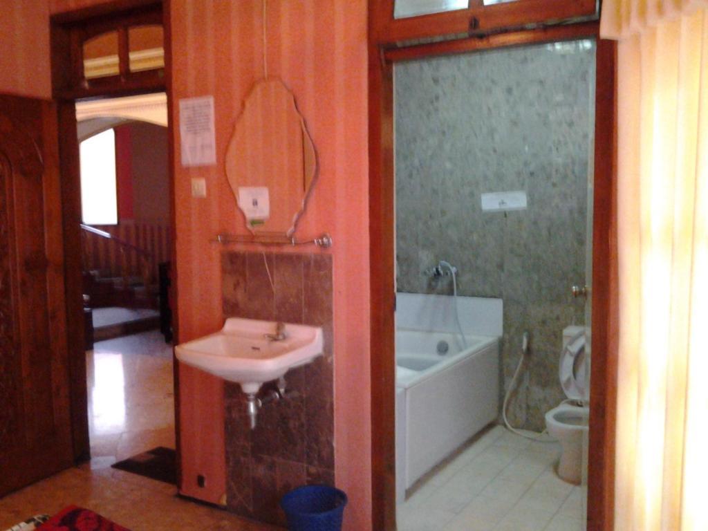 Villa And Resto Basanova Batu  Exterior foto